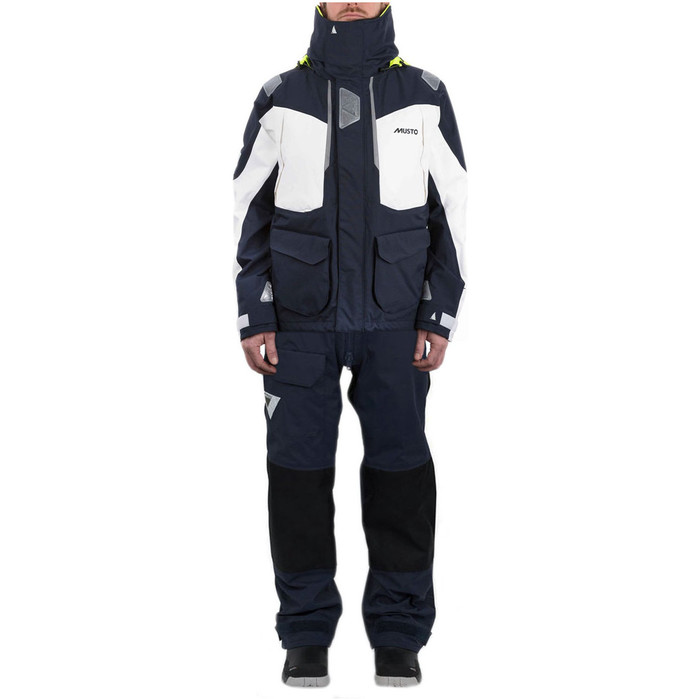 Musto BR2 Offshore Jacket SMJK052 e pantaloni SB0042 Set Combi Blu scuro / Bianco